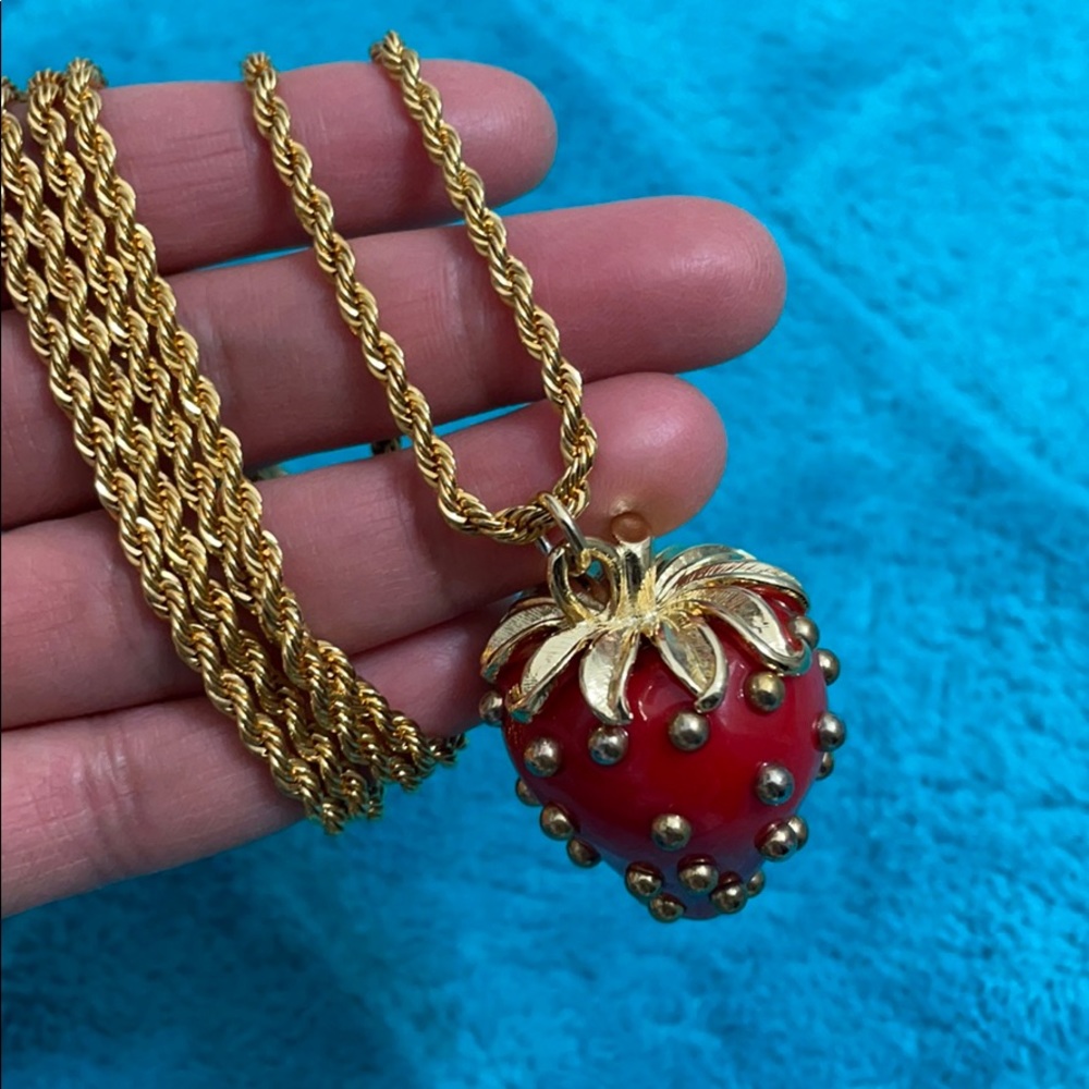🛑SOLD🛑 Kenneth Jay Lane Strawberry Necklace - Picture 3 of 10